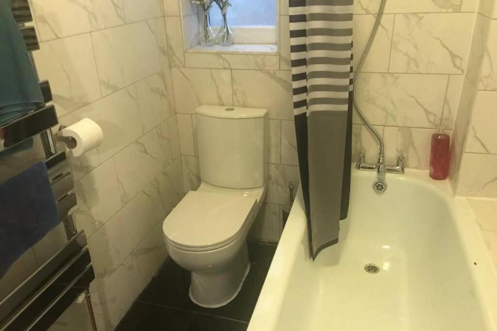 The Dartford Five Bedrooms Attractive House ภายนอก รูปภาพ
