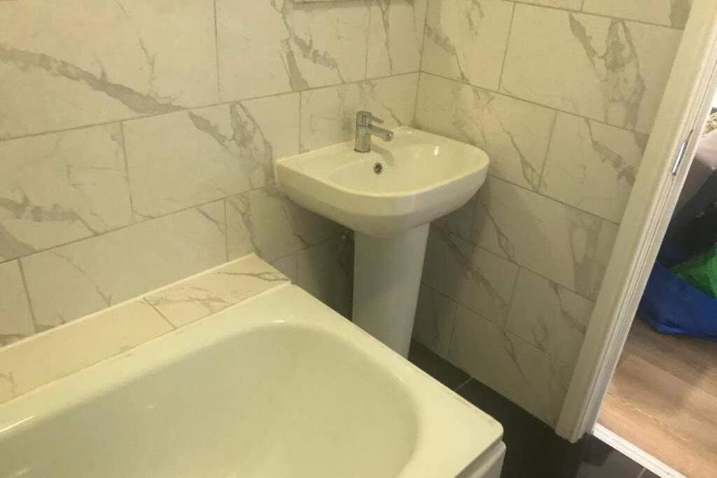 The Dartford Five Bedrooms Attractive House ภายนอก รูปภาพ