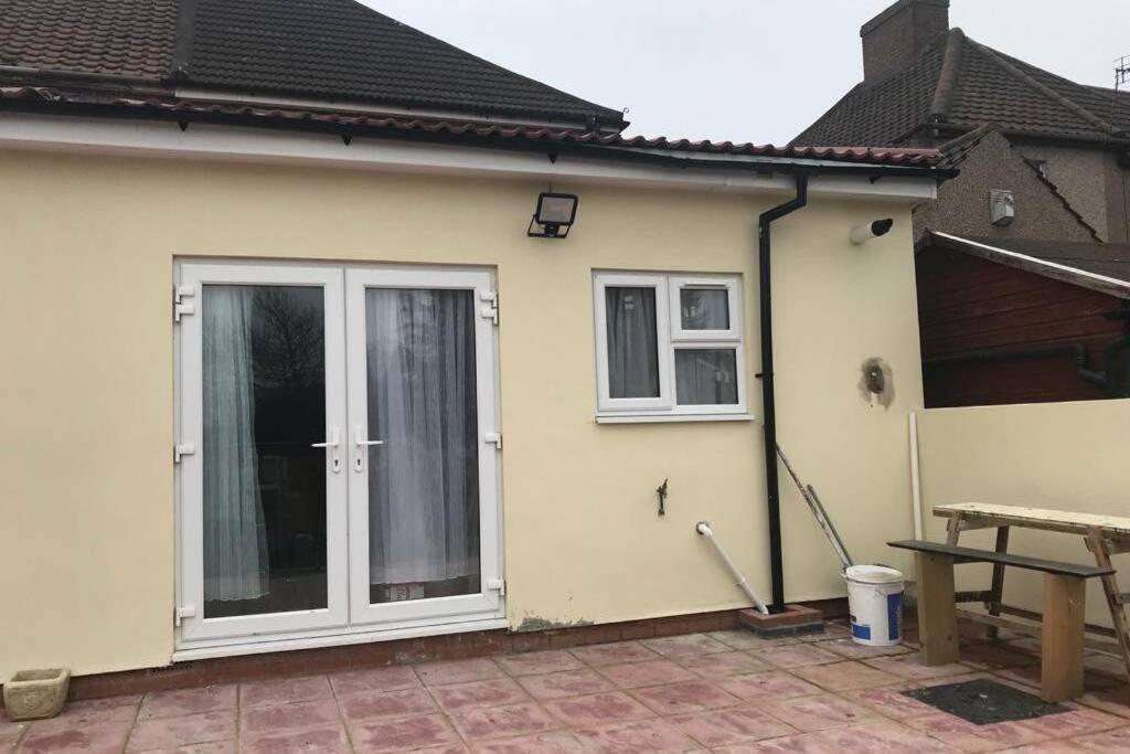 The Dartford Five Bedrooms Attractive House ภายนอก รูปภาพ