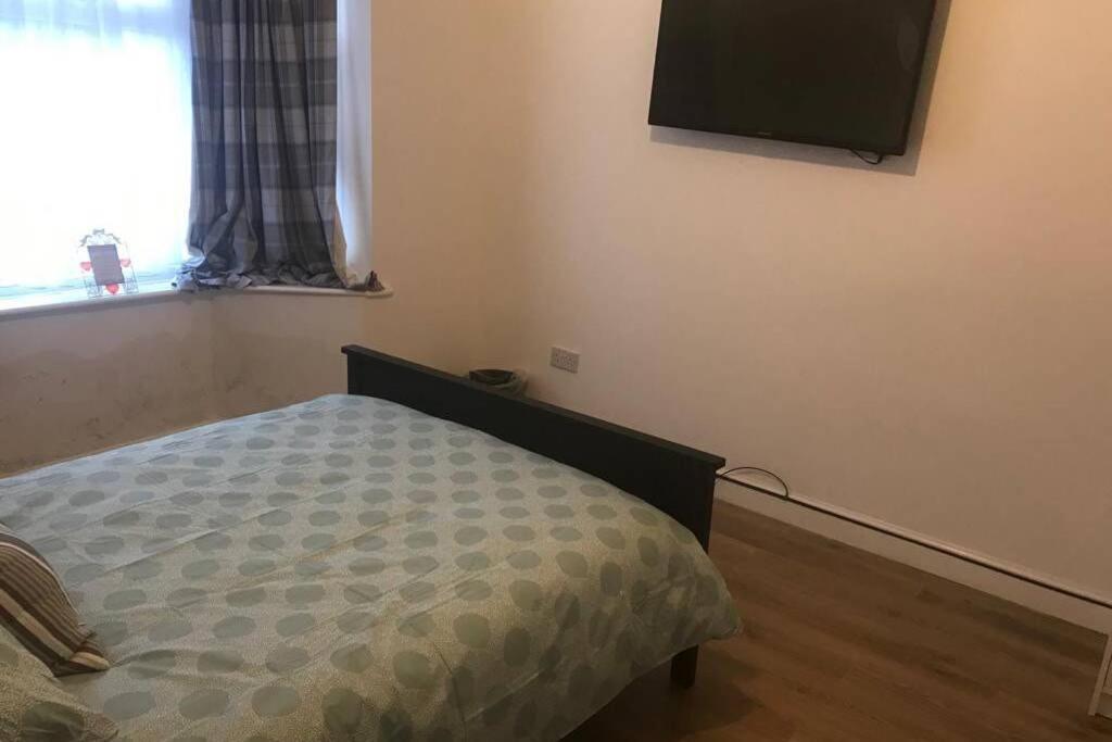The Dartford Five Bedrooms Attractive House ภายนอก รูปภาพ