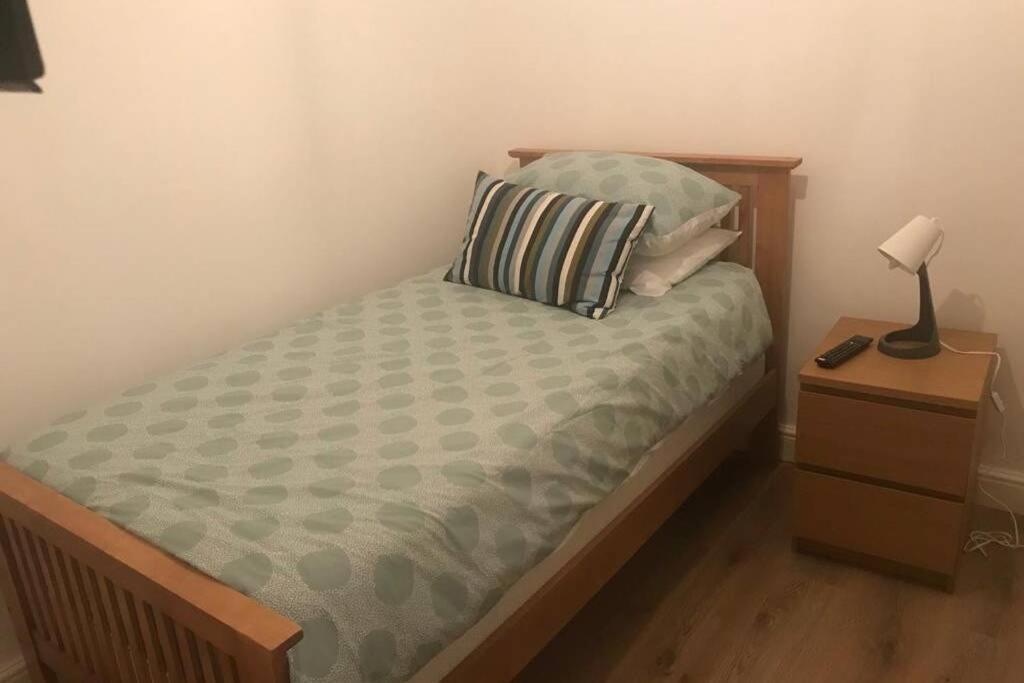 The Dartford Five Bedrooms Attractive House ภายนอก รูปภาพ