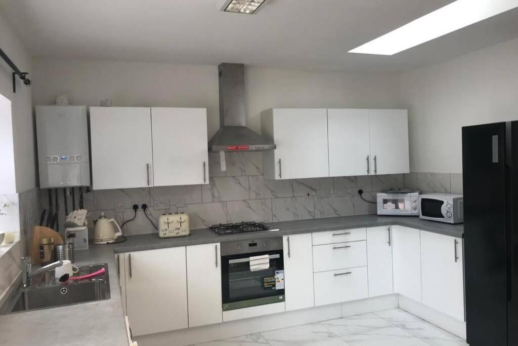 The Dartford Five Bedrooms Attractive House ภายนอก รูปภาพ