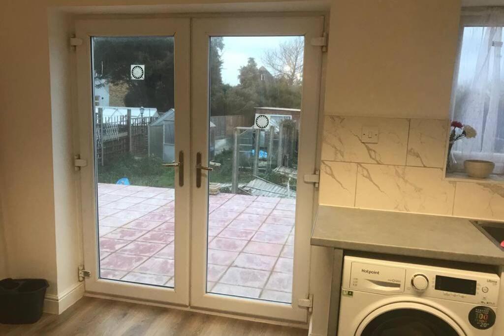 The Dartford Five Bedrooms Attractive House ภายนอก รูปภาพ