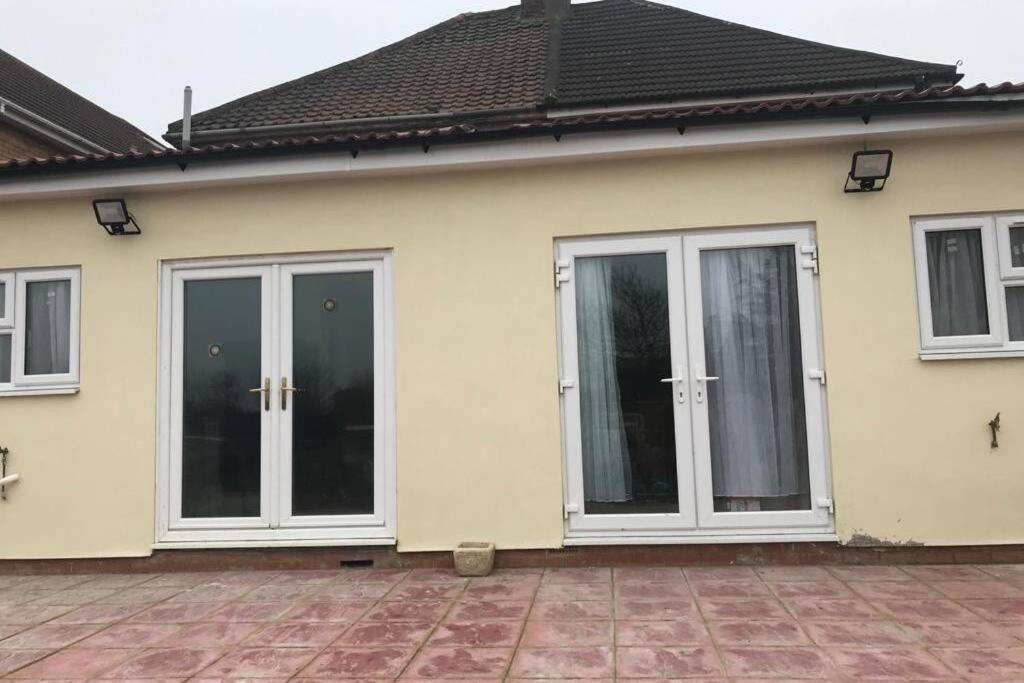 The Dartford Five Bedrooms Attractive House ภายนอก รูปภาพ