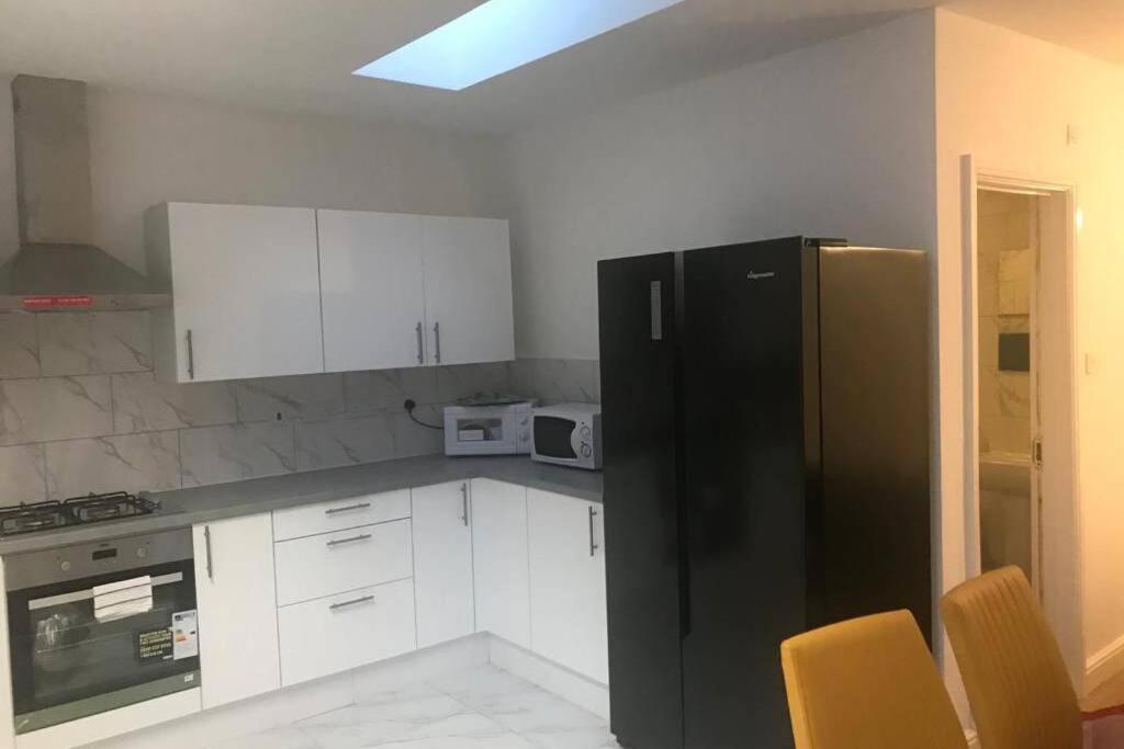 The Dartford Five Bedrooms Attractive House ภายนอก รูปภาพ