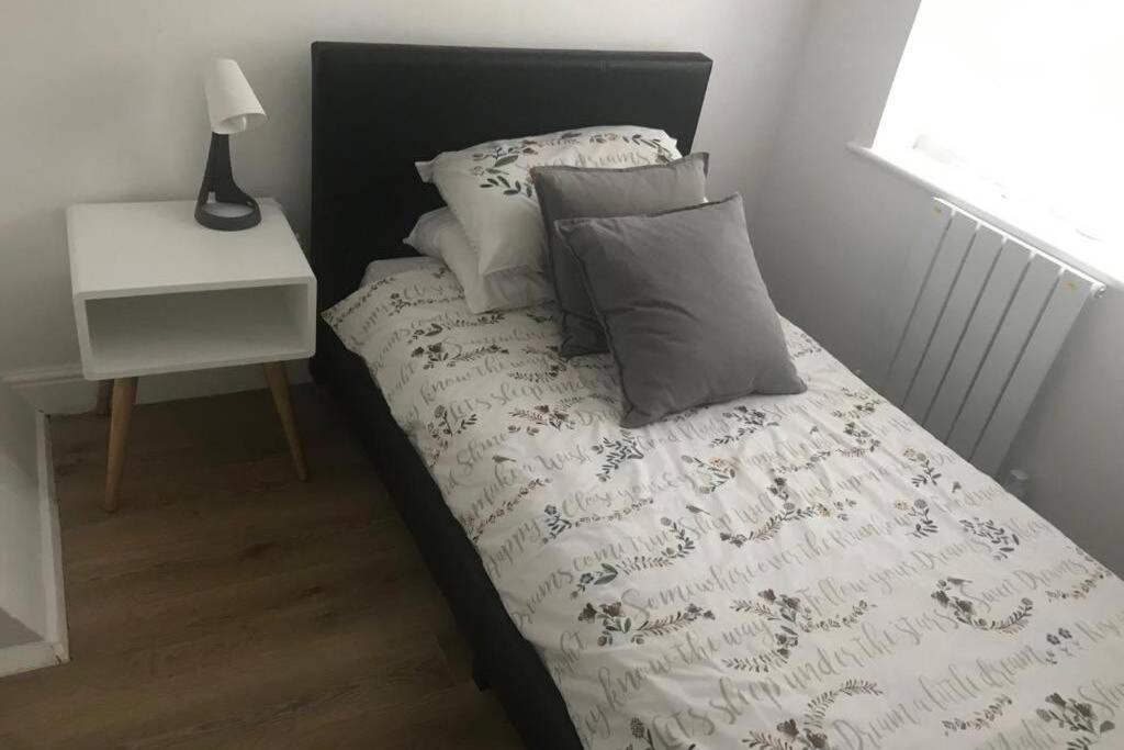 The Dartford Five Bedrooms Attractive House ภายนอก รูปภาพ