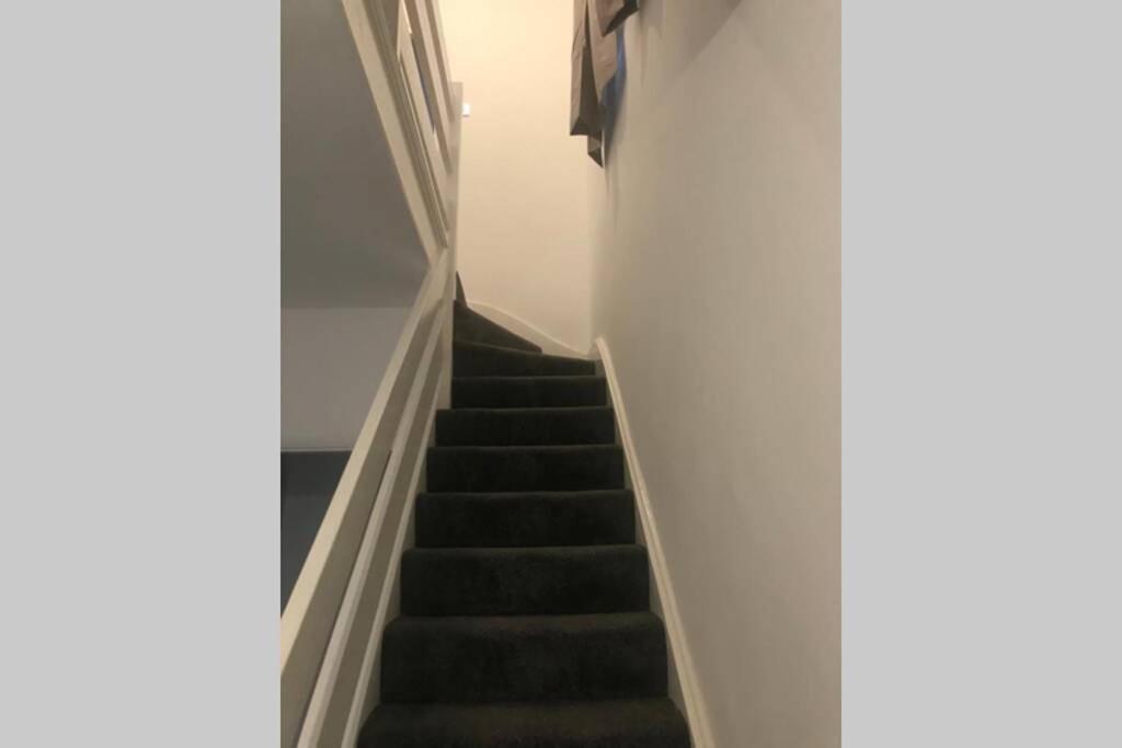 The Dartford Five Bedrooms Attractive House ภายนอก รูปภาพ