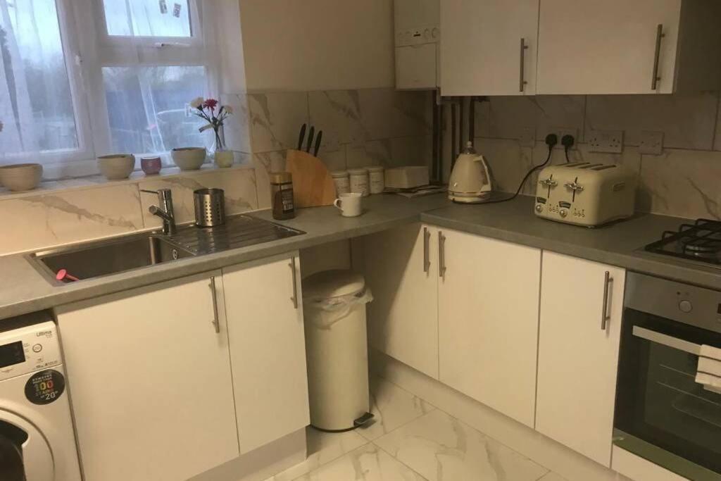 The Dartford Five Bedrooms Attractive House ภายนอก รูปภาพ