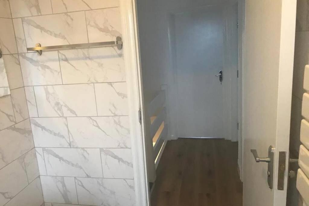 The Dartford Five Bedrooms Attractive House ภายนอก รูปภาพ