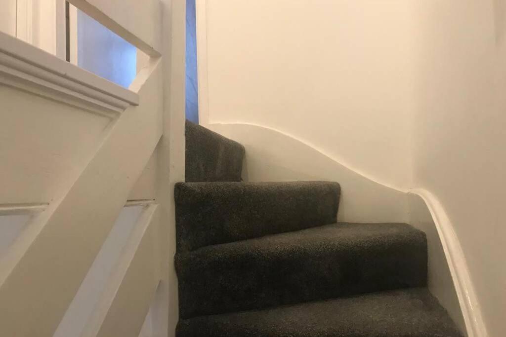 The Dartford Five Bedrooms Attractive House ภายนอก รูปภาพ