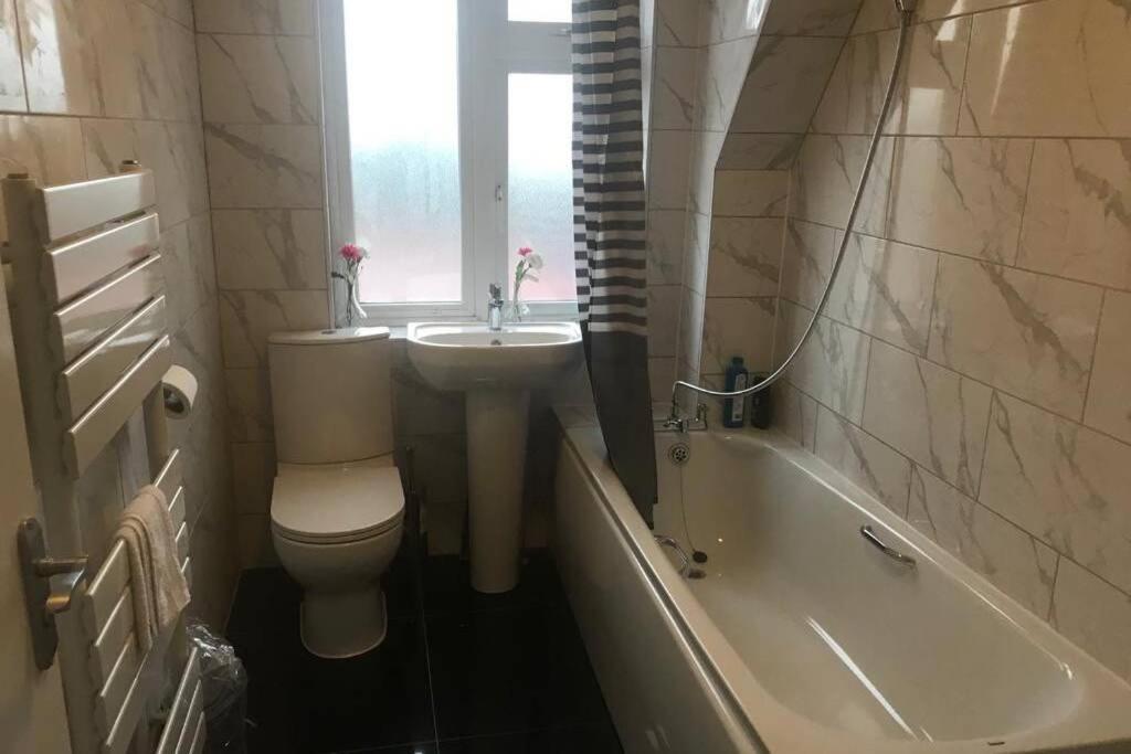 The Dartford Five Bedrooms Attractive House ภายนอก รูปภาพ