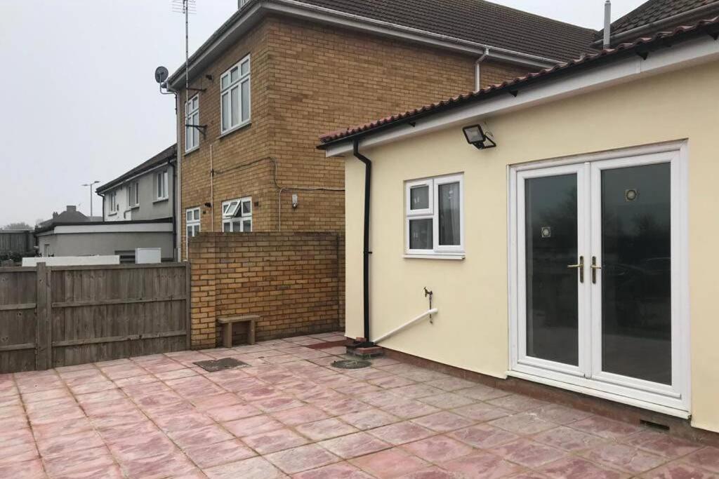 The Dartford Five Bedrooms Attractive House ภายนอก รูปภาพ