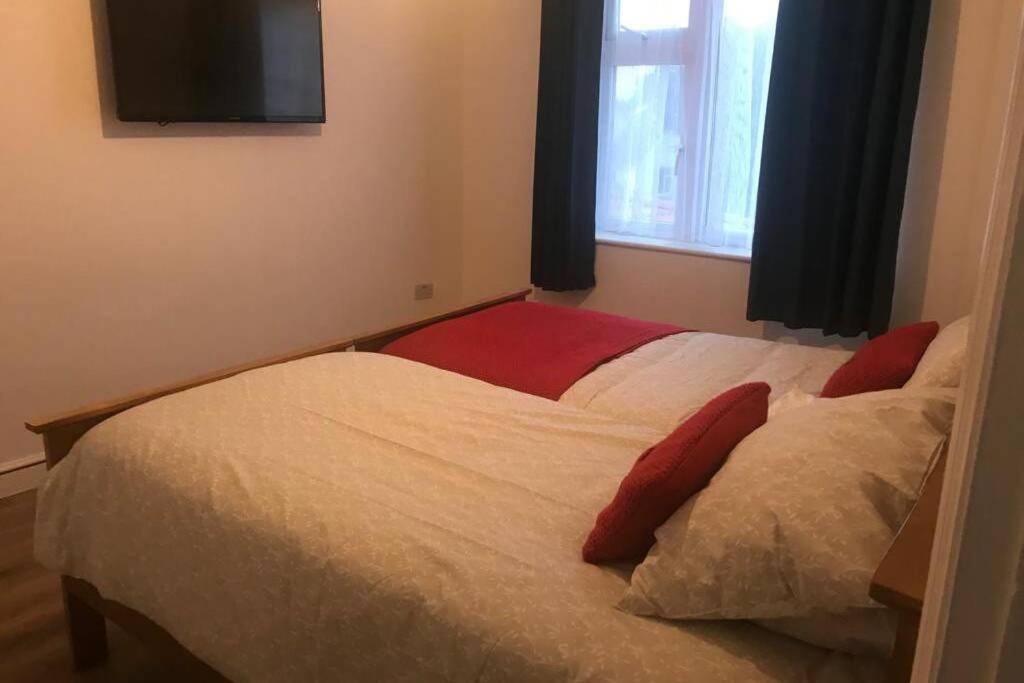 The Dartford Five Bedrooms Attractive House ภายนอก รูปภาพ